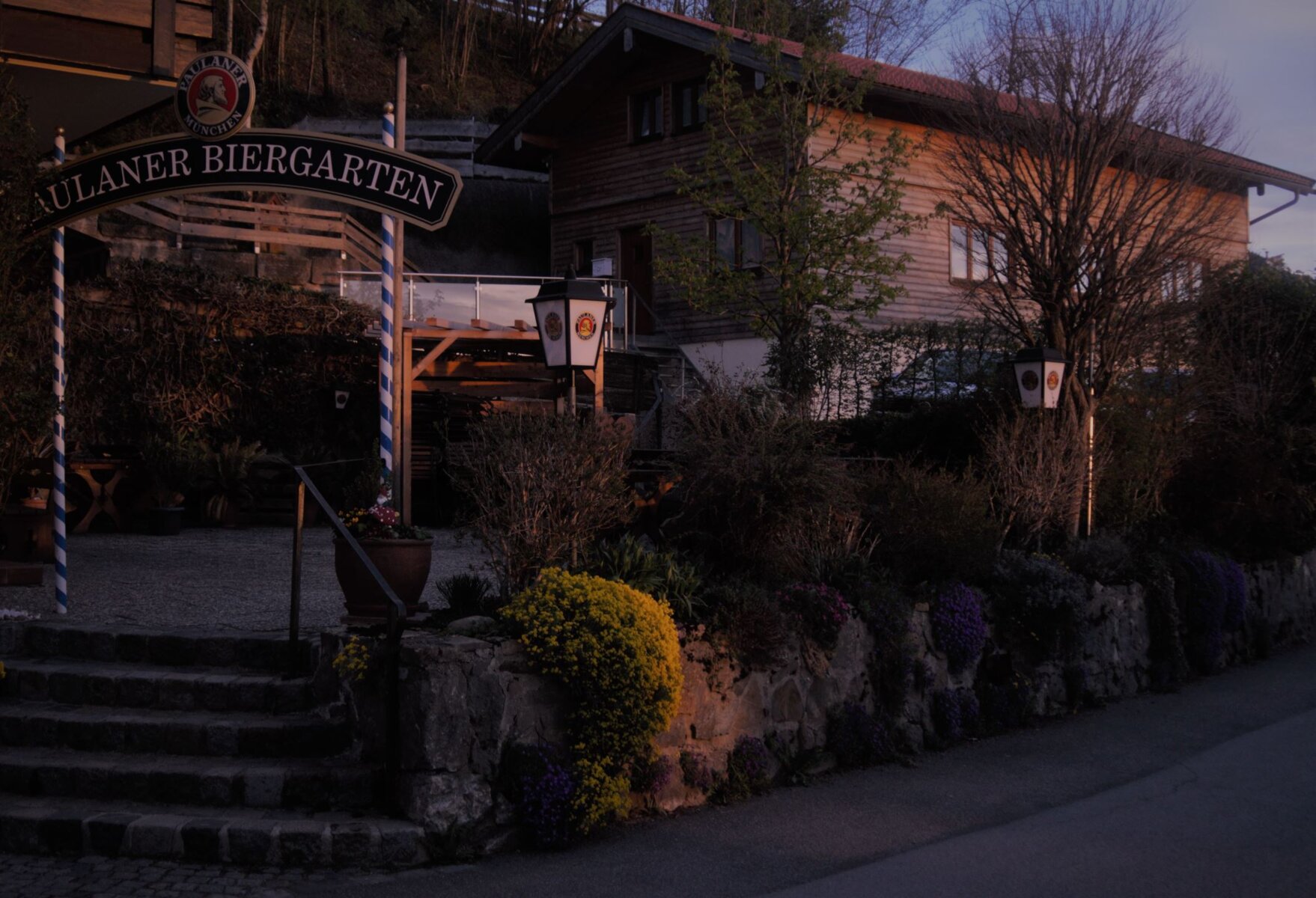 Biergarten des Restaurant Ratsch'n bei Nacht